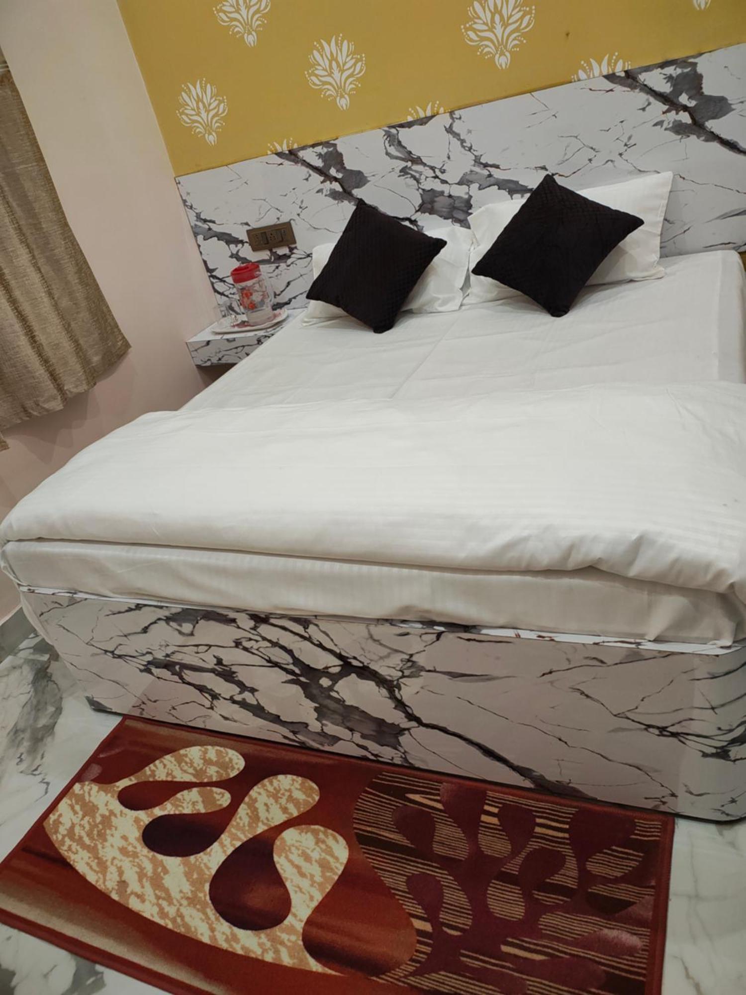 Yash Paying Guest house *