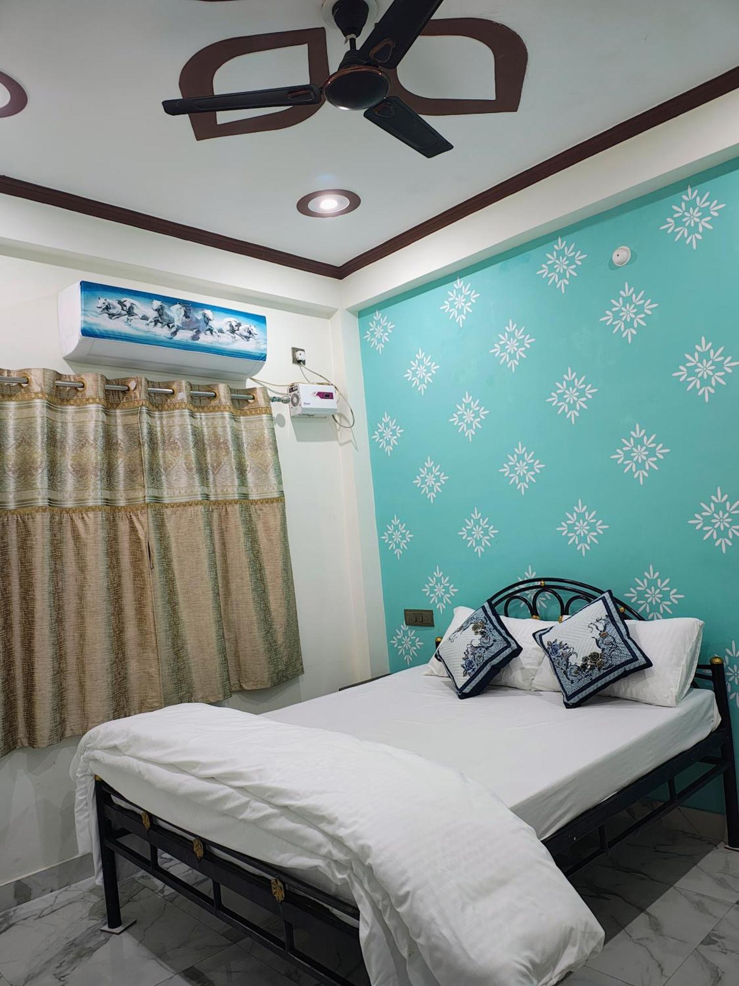 Yash Paying Guest house *
