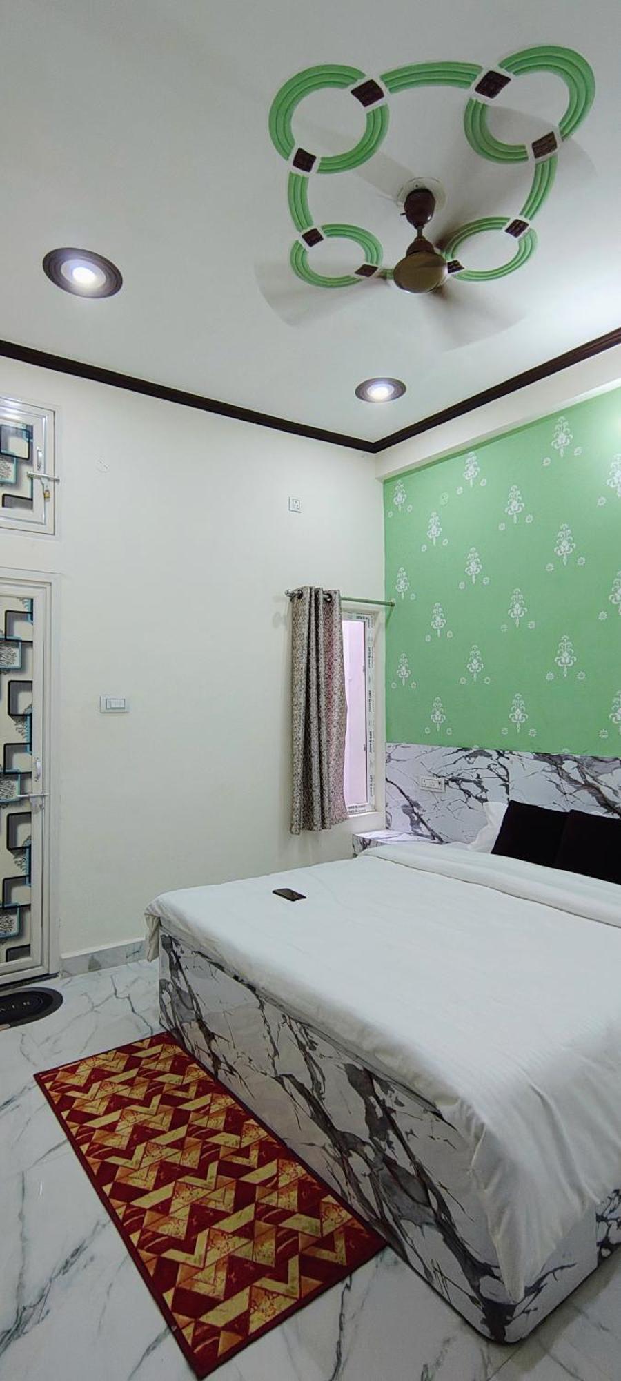 Yash Paying Guest house Varanasi