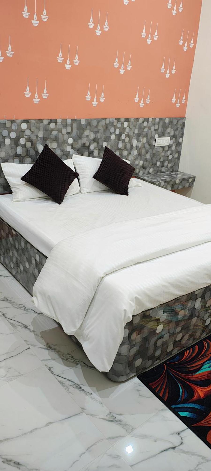 Yash Paying Guest house Varanasi